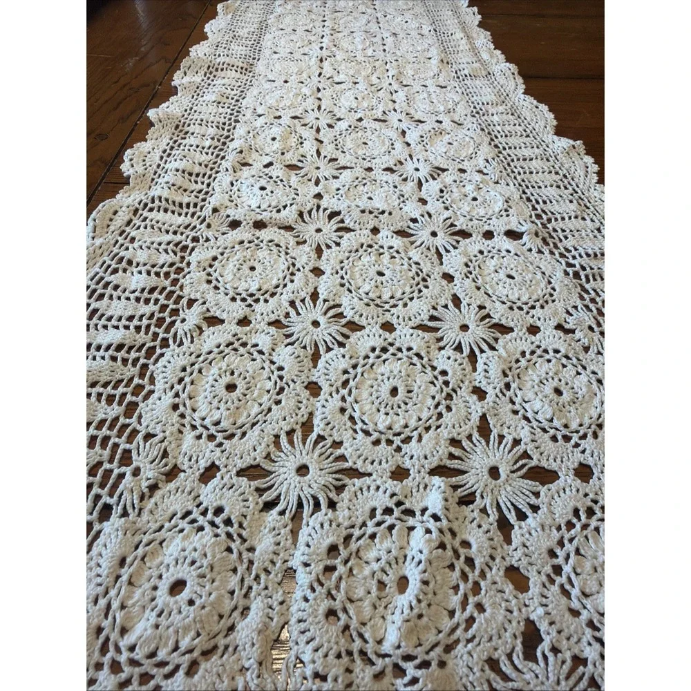 Vtg Table Runner Doily Crochet 45